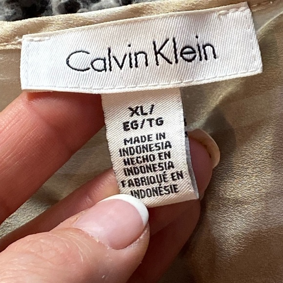 🟢5/$25  Calvin Klein top - Picture 10 of 12